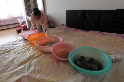 隆尧楼上漏水，住户失联，小区没物管，业主维权难！律师来支招……